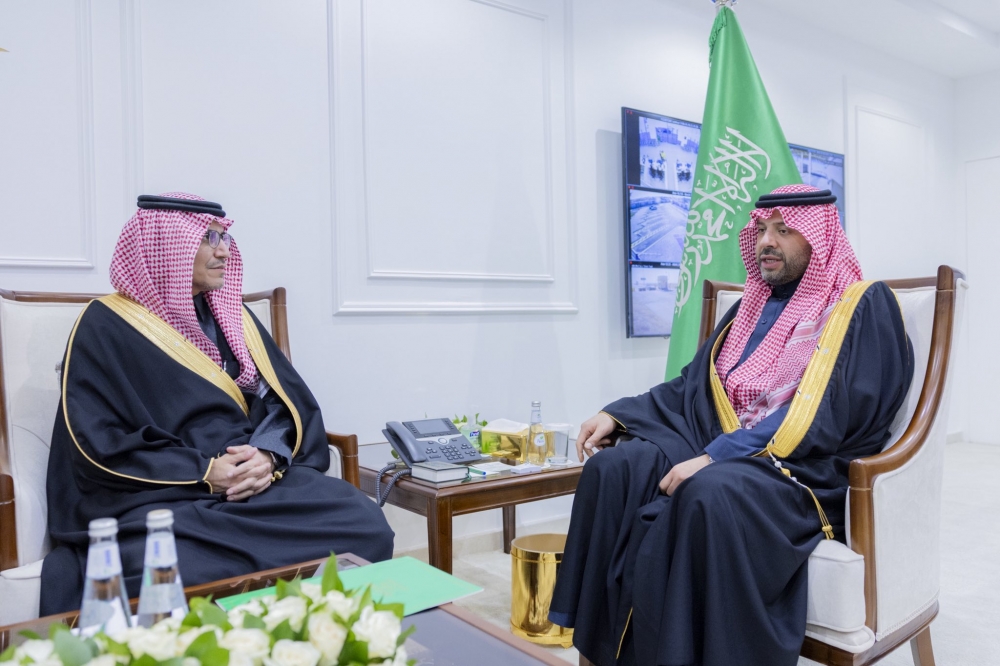سمو أمير منطقة الحدود الشمالية يستقبل محافظ هيئة الزكاة والضريبة والجمارك