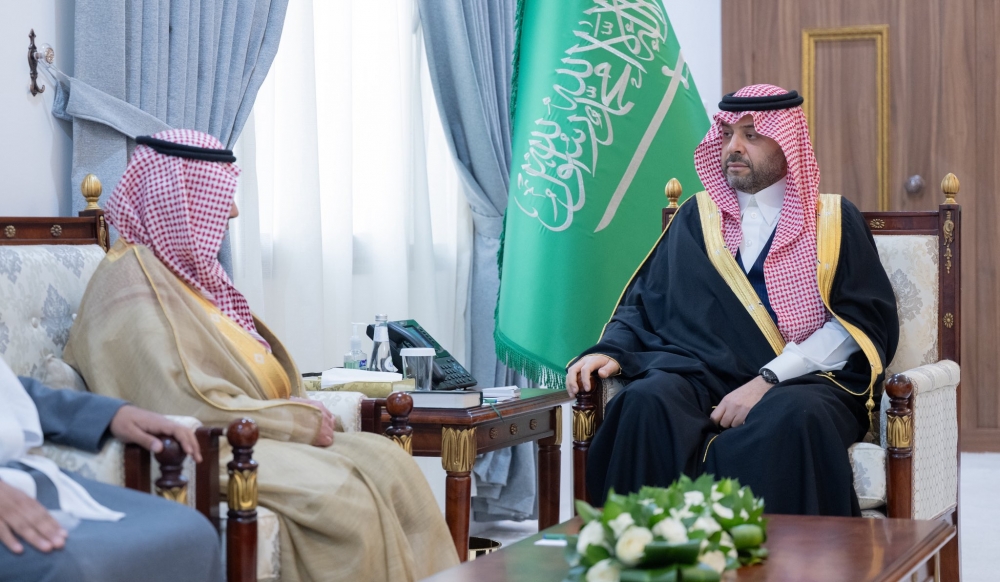 الأمير فيصل بن خالد بن سلطان يؤكّد أهمية رفع كفاءة الجمعيات الناشئة وتطوير مبادراتها بمحافظة طريف